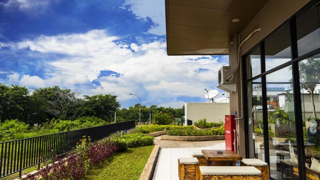 Azalea Suites Cikarang By Jayakarta Group 외부 사진